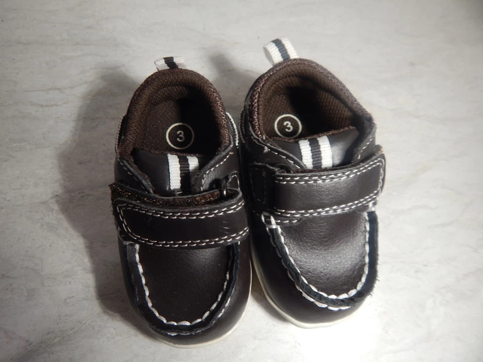 Mocasines Oshkosh de cuero sintético para niños marrón oscuro talla 3. Foto 2 de 4