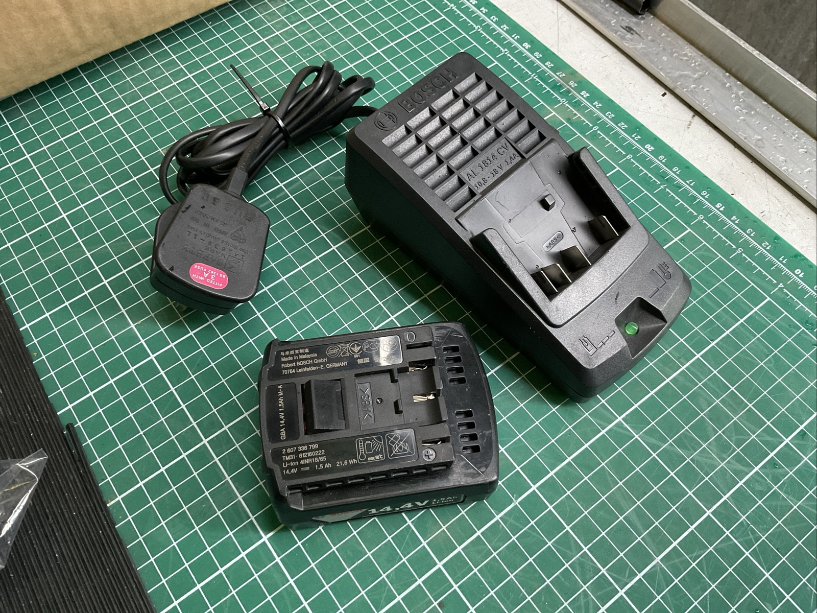 14.4V-18V Battery Charger Bosch AL1814CV + Battery 10.8v