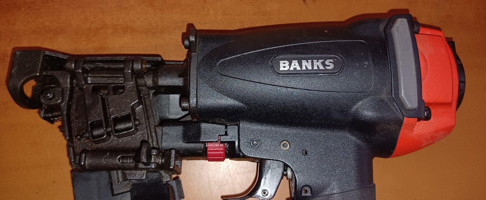 Banks 63993 15Degree Full Round Head 3/4" to 13/4" Air Roofing Nailer