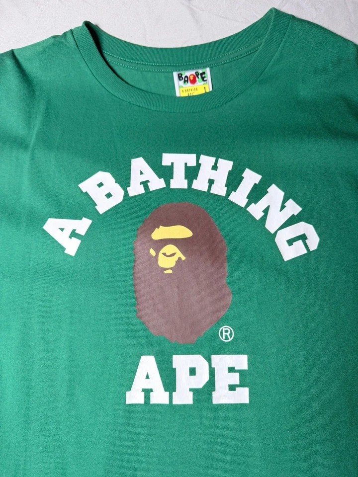 Camiseta A Bathing Ape BAPE Verde Logo Universitario Talla L Grande Ropa de Calle Foto 3 de 4