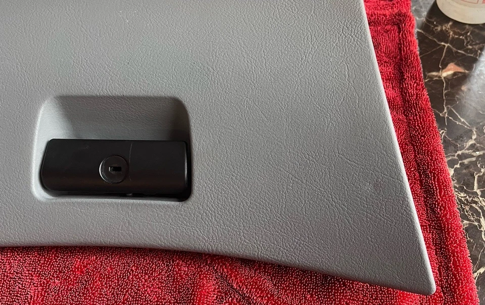 99-06 BMW Serie 3 E46 Negro Guantera Almacenamiento Salpicadero OEM 51168201231 Foto 2 de 4