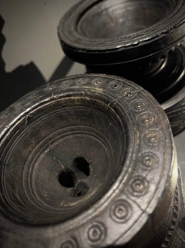 Late 17th Century Hand Carved Antique Wooden Seed Spreader - Candle Holder - Foto 3 di 6
