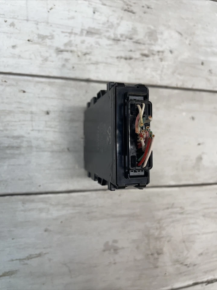 2017 2018 TOYOTA COROLLA NETWORK GATEWAY CONTROL MODULE OEM 8910002040 - Image 4 of 4