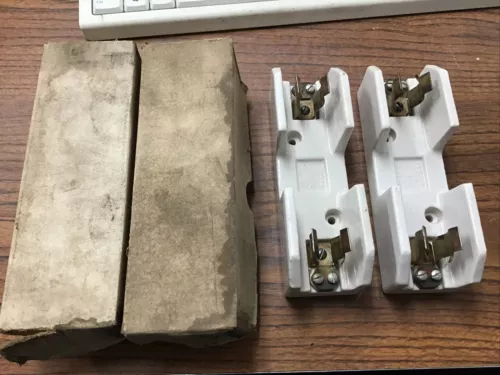 2-PCS Ferraz Shawmut #20745 Porcelain Fuse Block Holder Base, 60A 600V (TA33MS)