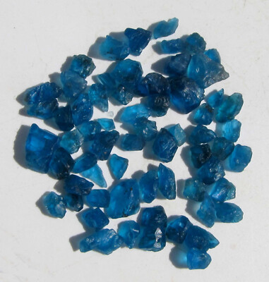 Apatit blau, Rohedelsteine Edelsteine Madagaskar ab 50 Ct. (1 kg=920 EUR ), Do24