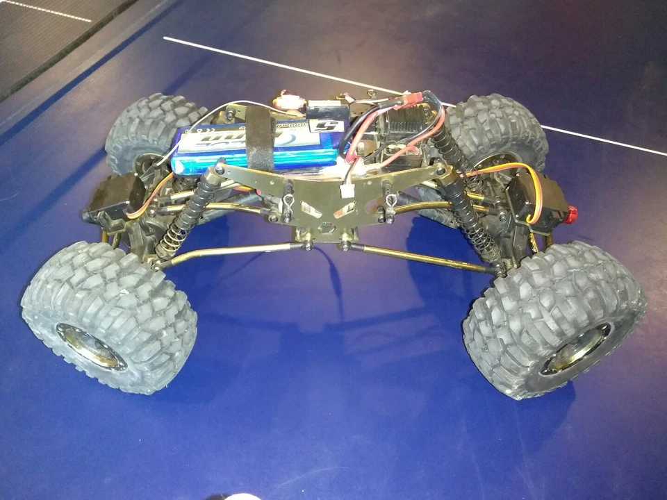 Redcat Everest 10 Four Wheel / Rear Steering Crawler 4WS complete kit with servo - Image 3 of 4