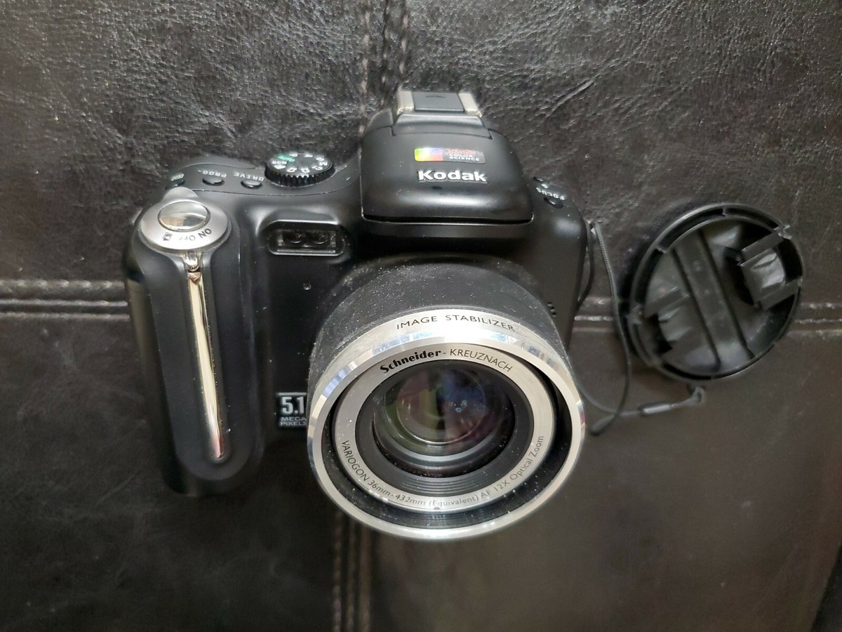 Kodak EasyShare P850 Digital 5.1mp 12xZoom Camera,Charger,Extra