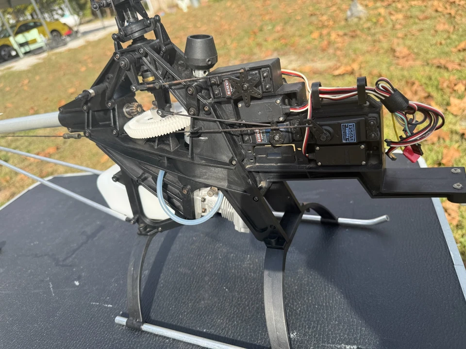 Antigo helicóptero Kyosho Nexus 30 recém-construído. Never Flown. Sistema operacional .32 SX-H - Imagem 3 de 4