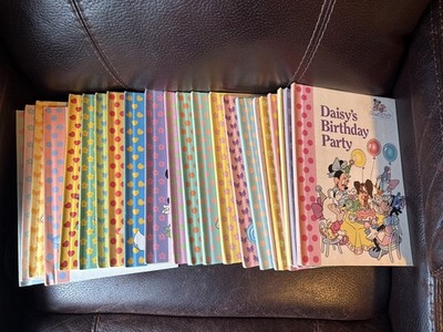 Huge Vintage Minnie n' me ''best friends books! COMPLETE collection'' 24 books