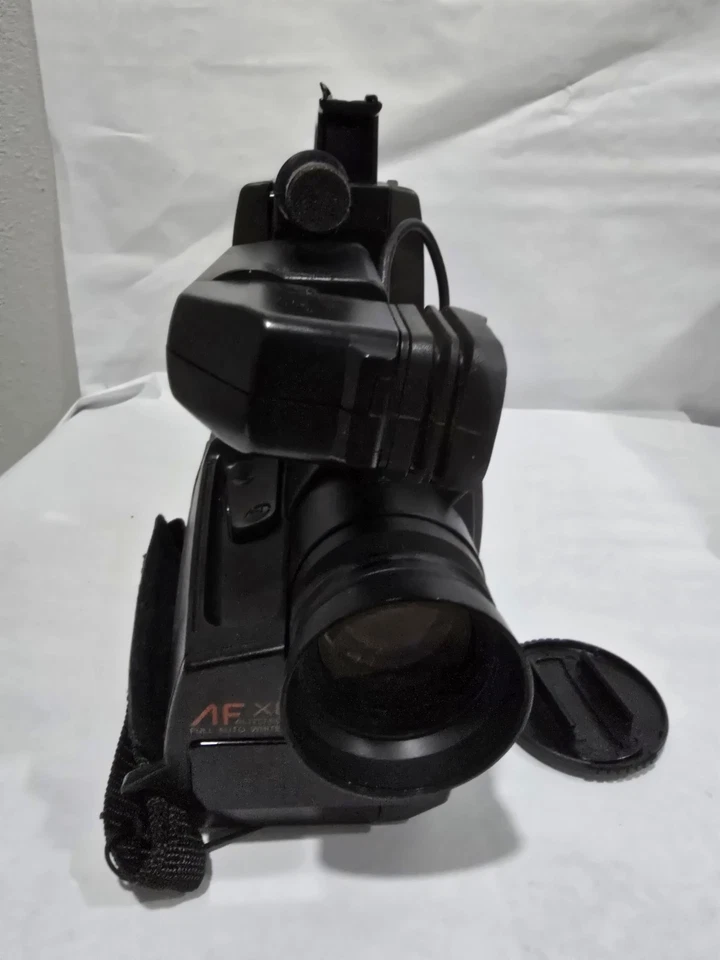 Panasonic AF X8 CCD Omnimovie VHS HQ Camcorder Camera PV-420D W/case Please READ - Image 2 of 4