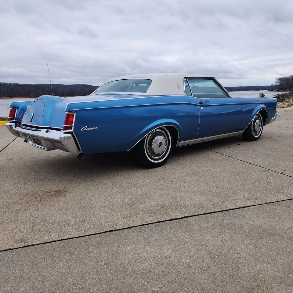 1971 Lincoln Continental  - Image 2 of 4