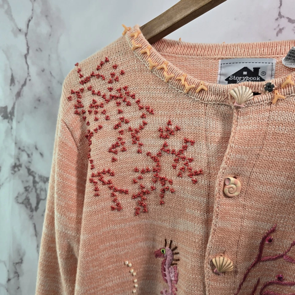 Suéter de punto Storybook para mujer pequeño coral océano caballito de mar amonita cárdigan  Foto 2 de 4