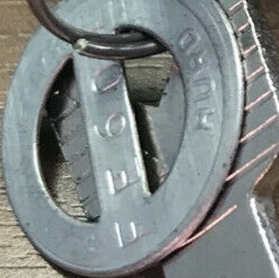 Llave de puerta de encendido de repuesto Ford 1959-1964 cortada a su código FE500-FE749 Foto 3 de 3