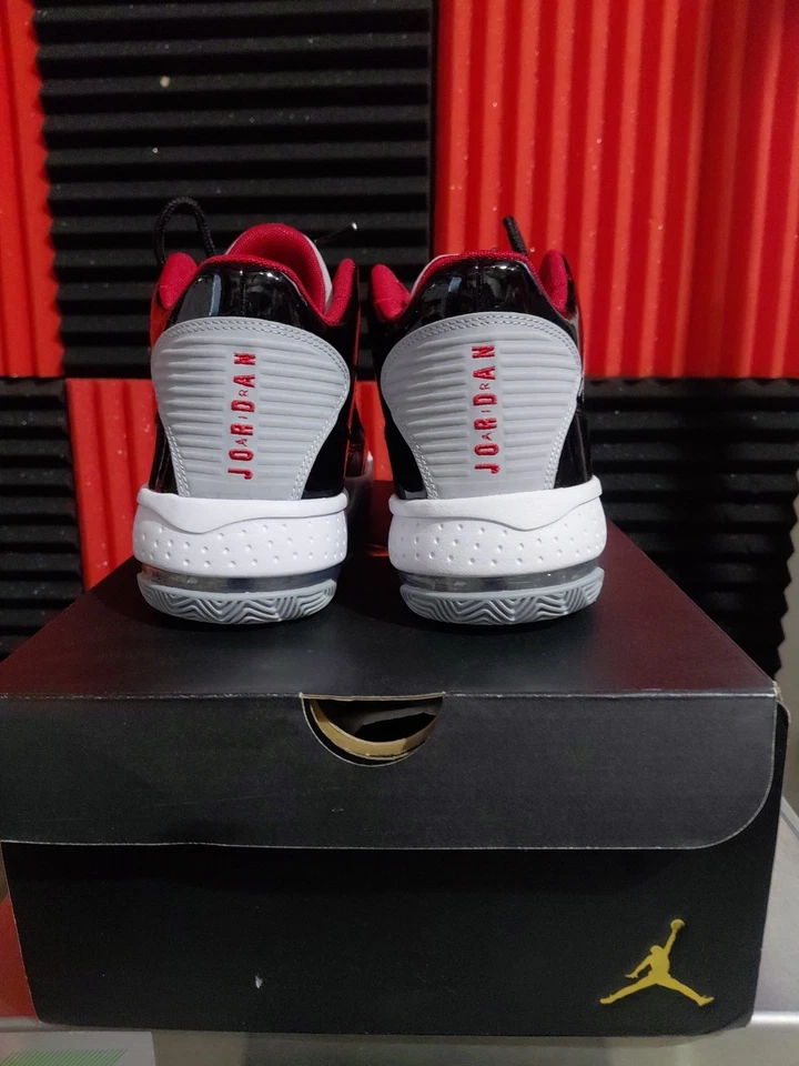 Cimento preto tamanho 8 - Air Jordan Max Aura 2 - Imagem 3 de 4