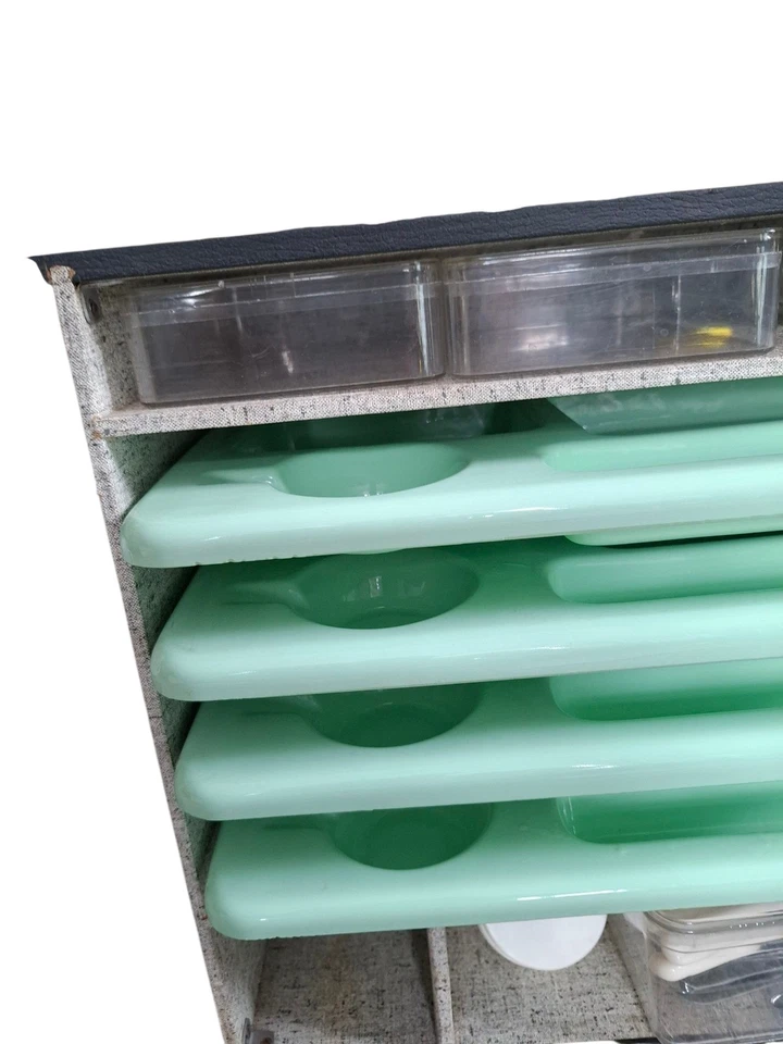 Revelation Retro 1950 VINTAGE  Cased Picnic Set for 4 ,2 Thermos Flasks, Cups,  - Image 3 of 4