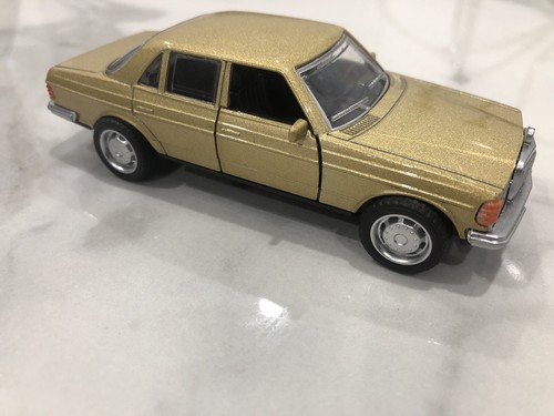 Mercedes Benz S Class 1:36 Toy Car - Picture 2 of 11