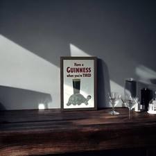 Kleiner Spiegel im Guinness-Stil "When You're Tired" mit Holzrahmen | Kneipenspiegel 33x23
