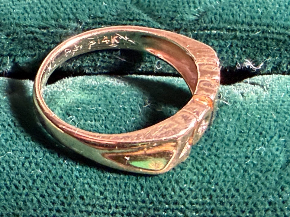 Anillo de Colección Oro 14k LOVE Banda con Pequeño Diamante, Estampado 14K-L&J Foto 3 de 3