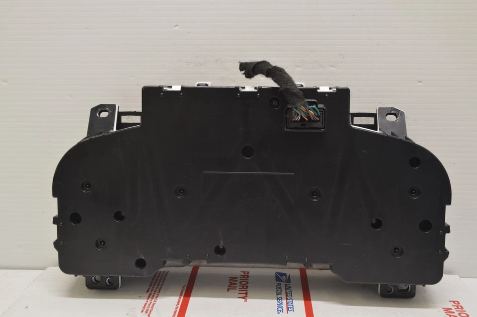 GMC Yukon 2012 2013 velocímetro cuadro de instrumentos 82 k millas R8 004 Foto 3 de 4