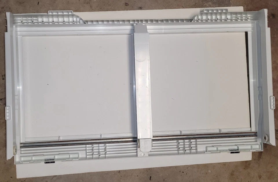 Conjunto de estante GE Art Frame (Vp Assembly) Veg Crisper WR32X10892, OEM17388696 Foto 3 de 4