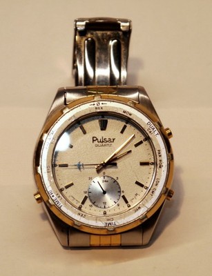 Armbanduhr PULSAR V602 World Timer. Stahlarmband bicolor, vintage, ca. 1980er