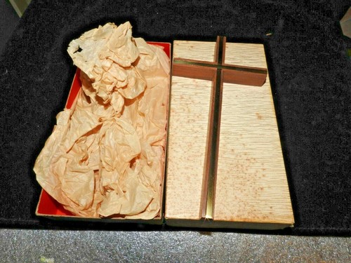 Vintage Wooden Cross with Gold metal inlay, 1950's - Picture 4 of 4