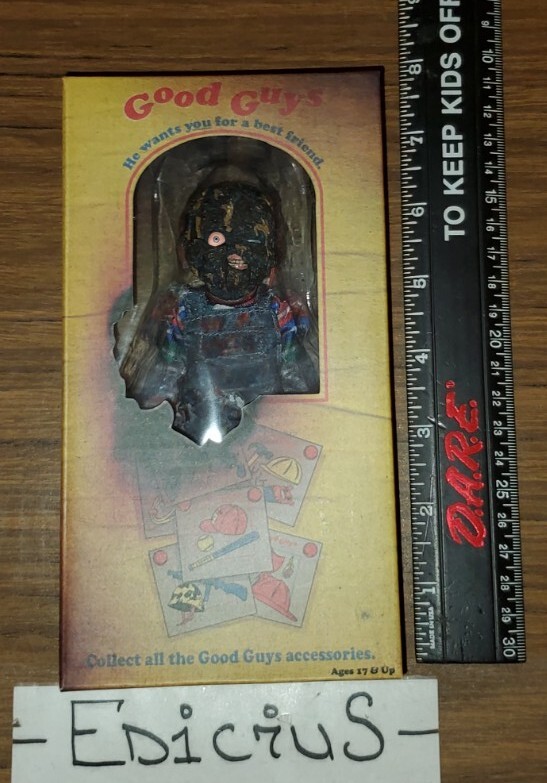 Figurine NECA Chucky Brûlé - Collection Scream Factory - 12 Cm - Neuf !