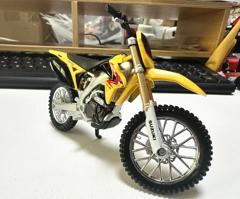 Bburago 1:18 Suzuki RMZ450 Moto Modelo Nuevo en Caja Foto 4 de 4
