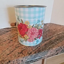 The Pioneer Woman Breezy Blossoms Metal Flour Sifter w/Wooden Hand Crank