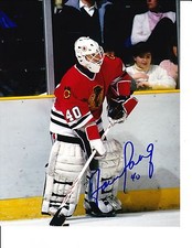CHICAGO BLACKHAWKS DARREN PANG SIGNED PASSING 8X10