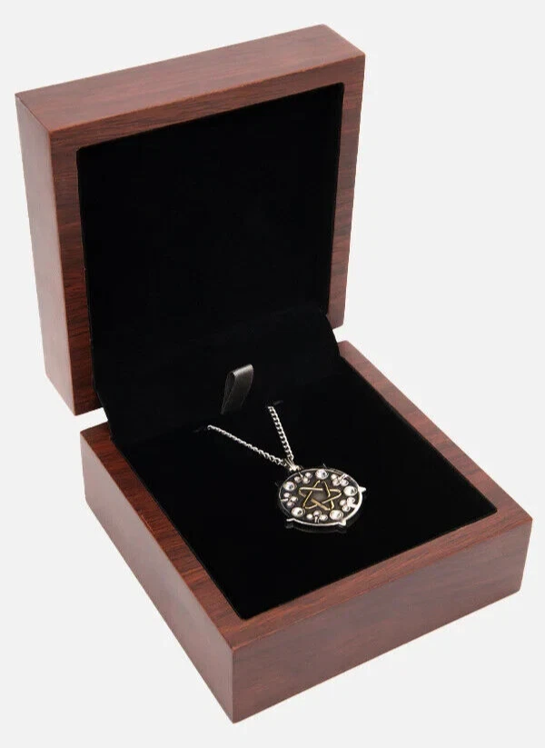 The Witcher Yennefer of Vengerberg Obsidian Star Medallion w/ Chain & Choker - Image 3 of 4