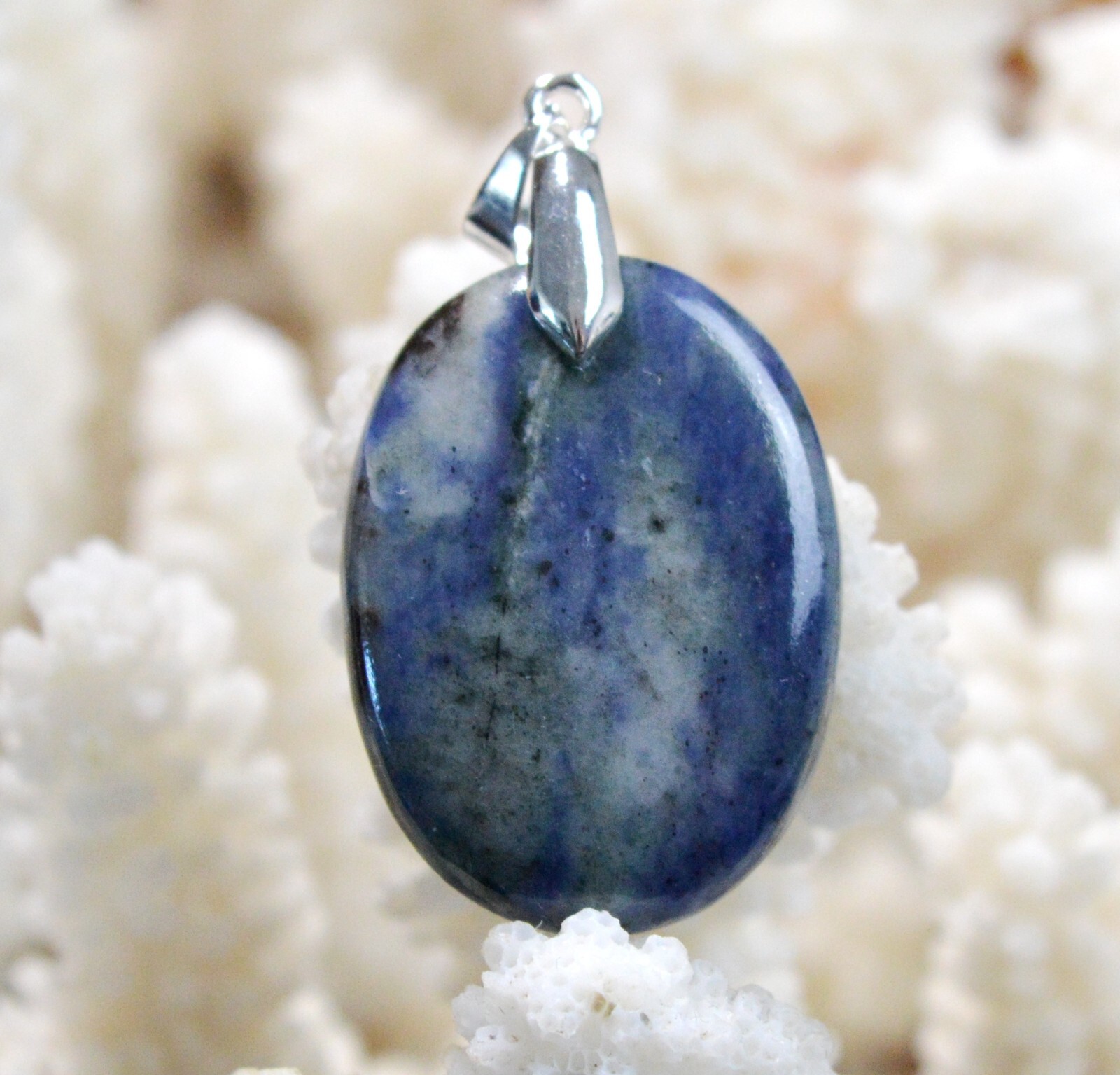 Pendentif sodalite pierre naturelle cabochon bleu de Namibie 31 carats FT62