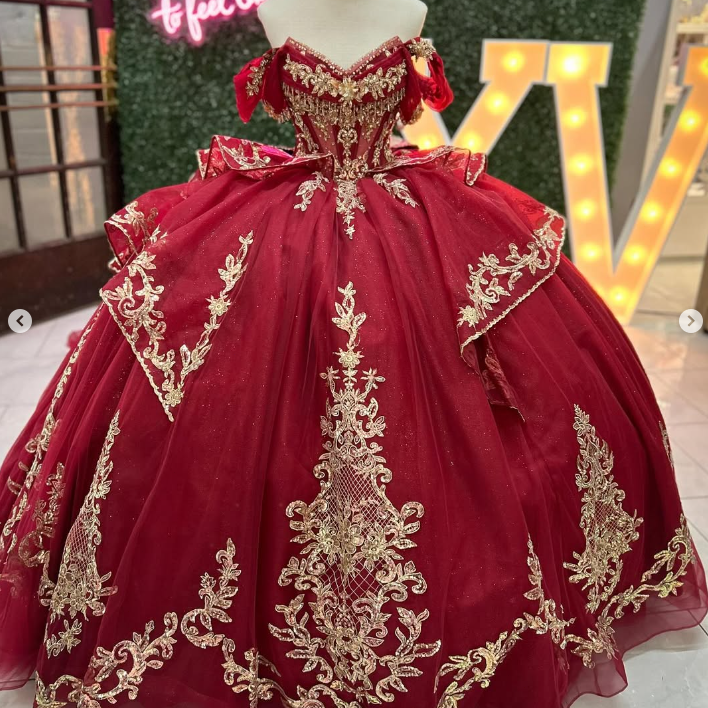 red 15 dresses with gold Quinceanera Sweet Princess Appliques Off Shoulder Ball Gowns Short Sleeves Closure Quinceanera Dresses 2026 | Ball