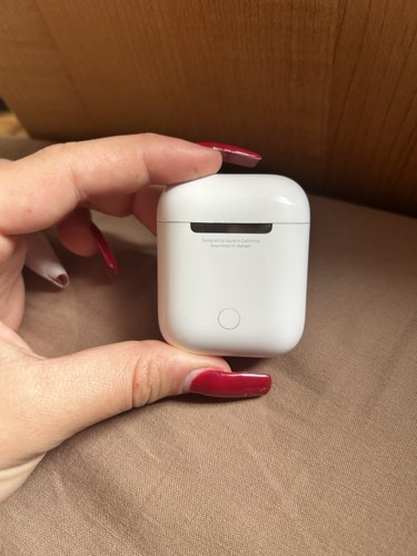 Apple AirPods 2nd Generation with Charging Case - White - Photo 2 sur 4