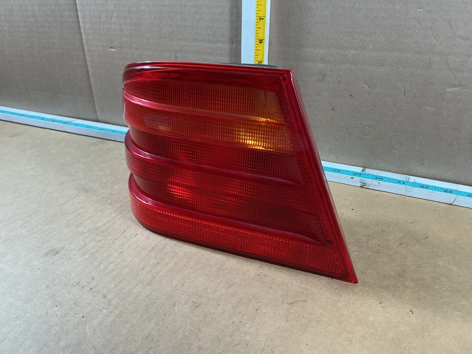 Luz trasera exterior izquierda lado conductor Mercedes-Benz W210 E300 E320 1996-1999 OEM Foto 3 de 4