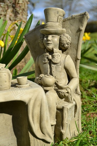 Adorno de jardín de piedra del Sombrerero Loco de Alicia en el País de las Maravillas - Imagen 7 de 9