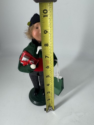 Byers' Choice Carolers Victorian Family E Boy Green Coat Holding Gifts Presents - Picture 8 of 8