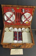 VINTAGE BREXTON ENGLAND WICKER PICNIC BASKET - COMPLETE SET - SERVICE FOR 4