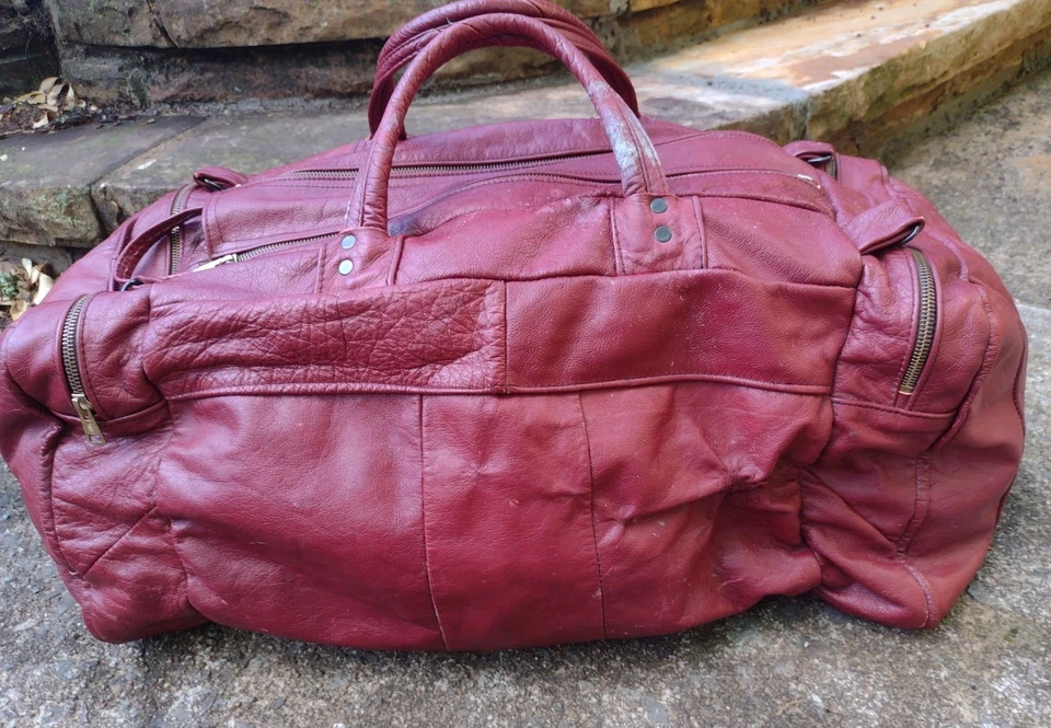 Bolsa de viagem vintage anos 70 couro genuíno vermelha XL bagagem de fim de semana 24x12x12 - Imagem 3 de 4