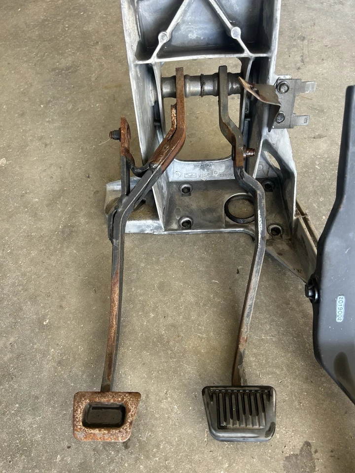 Conjunto de pedal de embrague Dodge Ram cambio manual 1994-1997 OEM NV3500 NV4500 NV5600 Foto 4 de 4