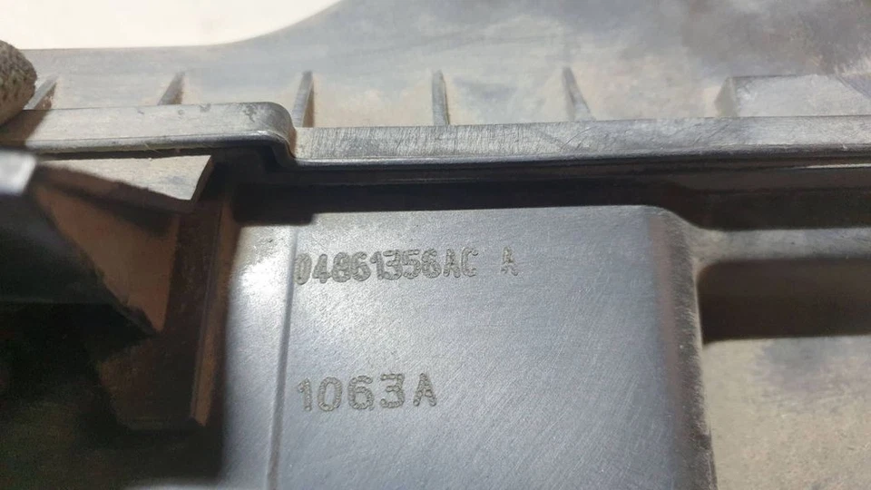 Chrysler Grand Voyager IV 2003 Petrol air filter box 04861356AC LNZ6149 - Image 2 of 4