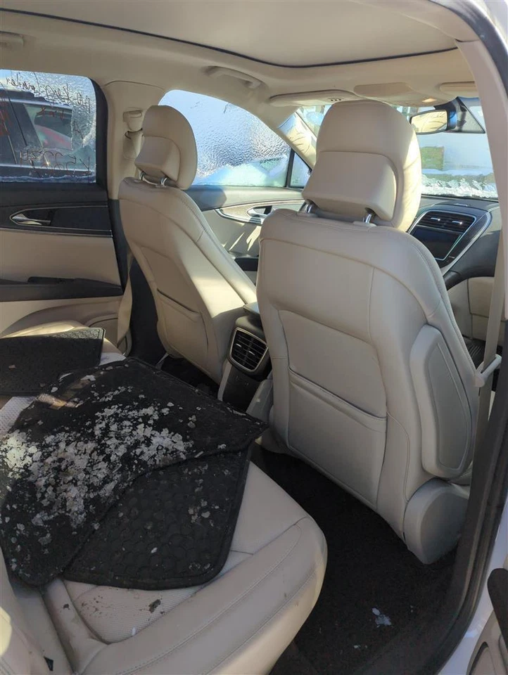 2016 Lincoln MKX Right Tail Light Assembly White OEM 102715 60000 Miles - Image 3 of 4