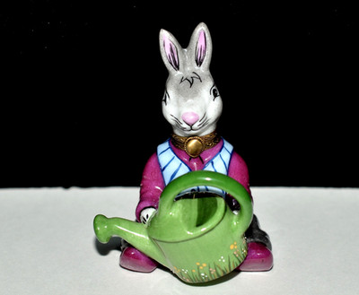 Limoges Peint Main BUNNY RABBIT HOLDING WATERING CAN Trinket Box, France, EXC!