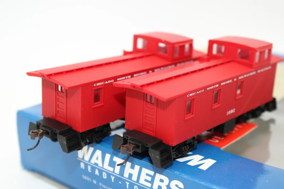 Walther HO Scale Chicago North Shore 30' Wood 3 Window Caboose Car Set 932-27512 - Image 3 of 4