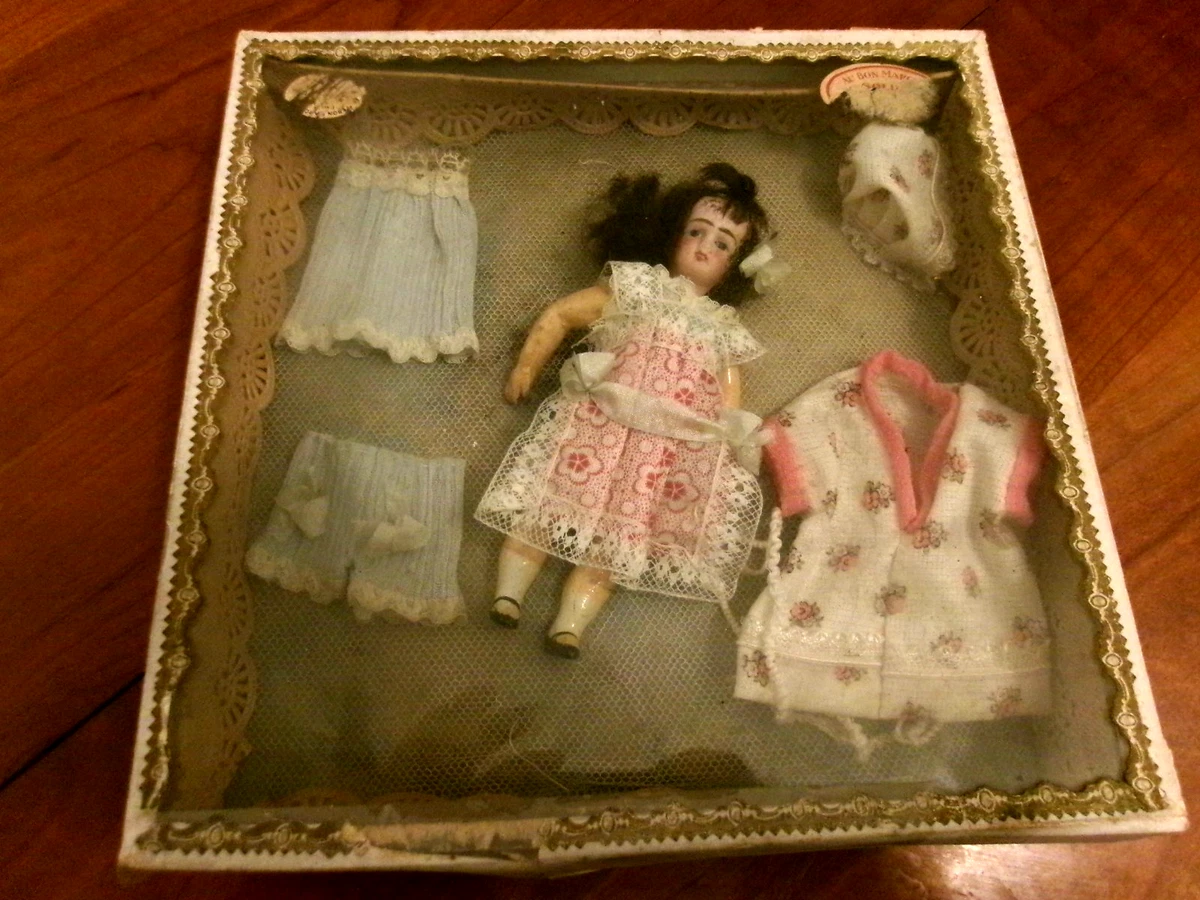 ANCIENNE POUPÉE MIGNONETTE UNIS FRANCE PARIS 301 - Costume régional ANCIENNE POUPÉE MIGNONETTE UNIS FRANCE PARIS 301 - Costume régional