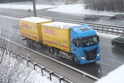 LKW Foto Iveco S-WAY Deichsel Anhänger Deutschland blau DHL Express & Log #k7jg