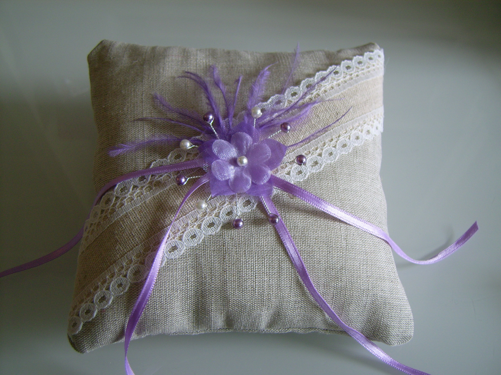 Coussin pour alliances mariage en lin toile jute coloris mauve et beige