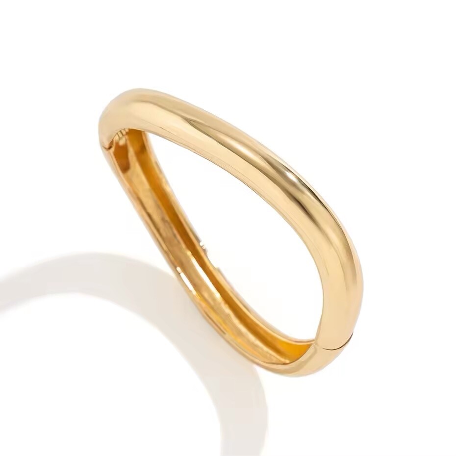 ZARD Wavy Bangle Solid Bracelet in 14k Gold