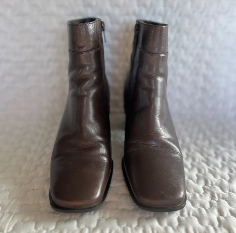 Botines Para Mujer Talla 6.5 M Liz Claiborne Café Grano Cuero Cremallera Hebilla Foto 4 de 4