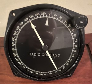 WWII US ARMY SIGNAL CORPS BENDIX AVIATION RADIO COMPASS SIGNAL INDICATOR 82-A!!!
